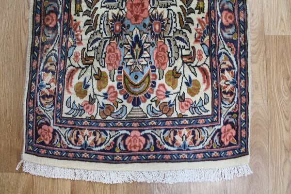 Fine Persian Sarouk Rug, Vase design 80 x 60 cm