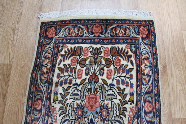 Fine Persian Sarouk Rug, Vase design 80 x 60 cm