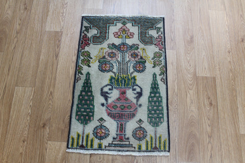 Antique Persian Tabriz Rug, Vase design 70 x 45 cm