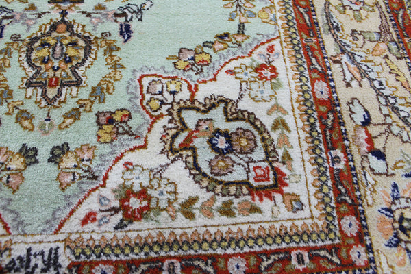 Signed Persian Tabriz Rug 215 x 150 cm