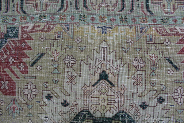 Fine Persian Tabriz rug with double medallion design 143 x 100 cm