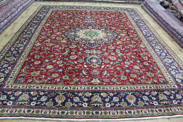 A Beautiful Handmade Persian Tabriz Carpet 390 x 303 cm