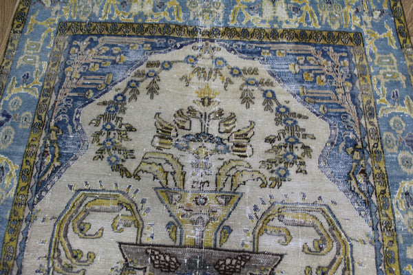 ANTIQUE PERSIAN QUM RUG WITH PLEASING FLORAL DESIGN 130 X 92 XM