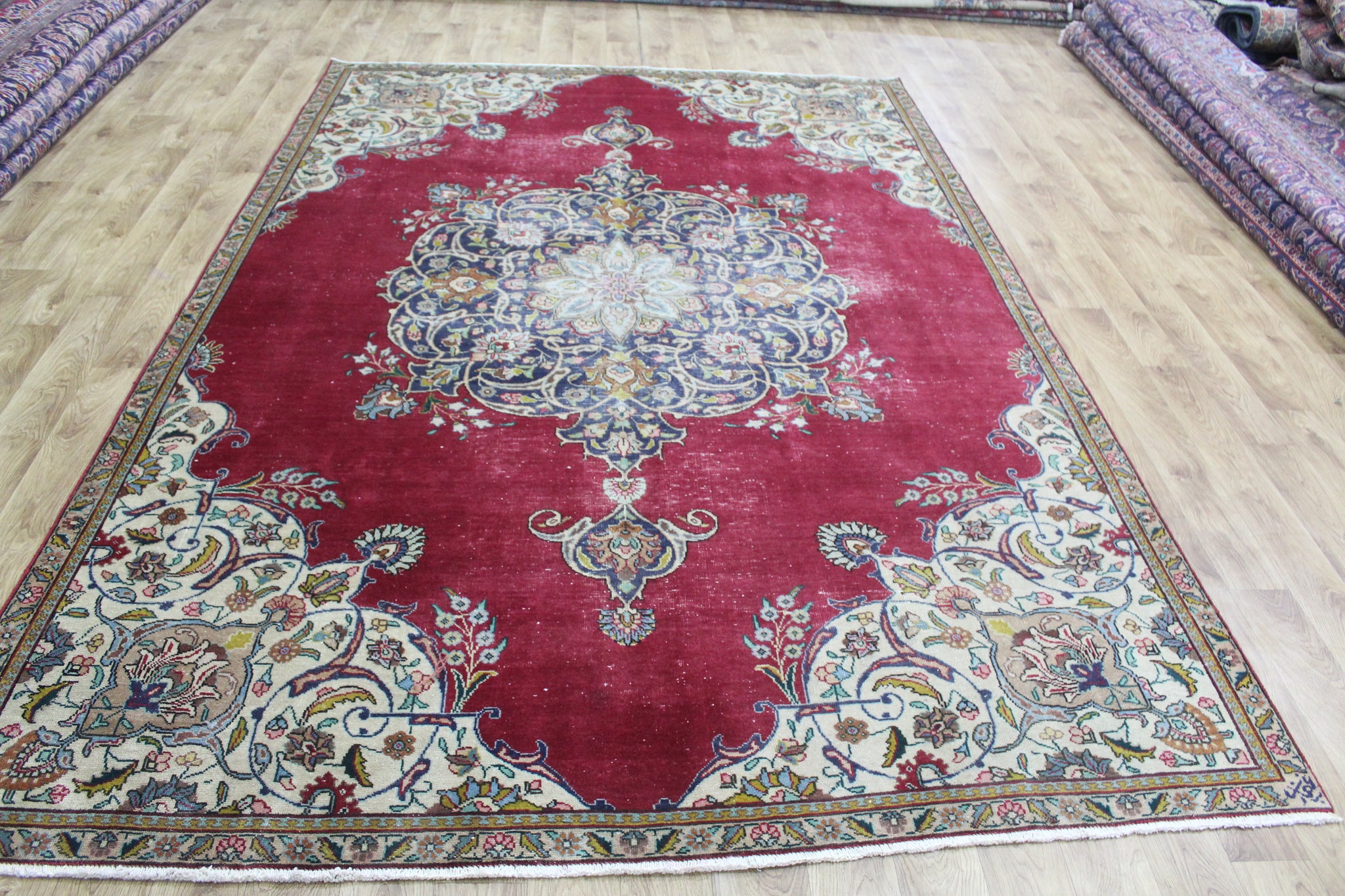 SIGNED HANDMADE PERSIAN TABRIZ CARPET 313 X 209 CM