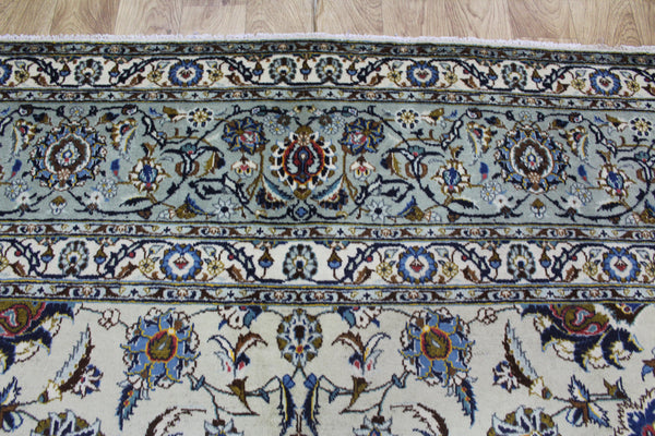 Fine Persian Kashan Carpet Excellent Drawing and Superb Colours 426 x 300 cm