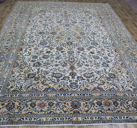 Antique Persian Kashan carpet 430 x 290 cm