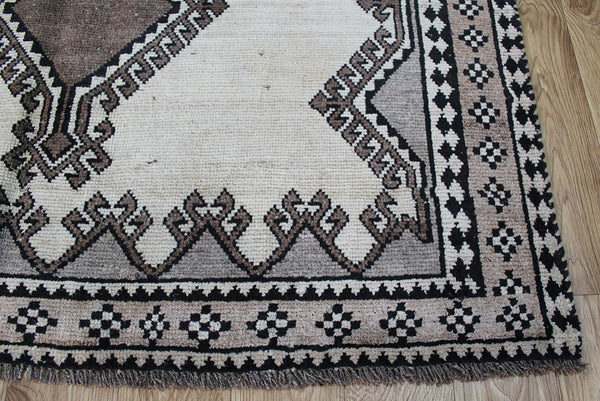 Persian Shiraz Gabbeh rug 225 x 135 cm