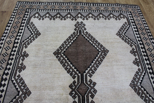 Persian Shiraz Gabbeh rug 225 x 135 cm