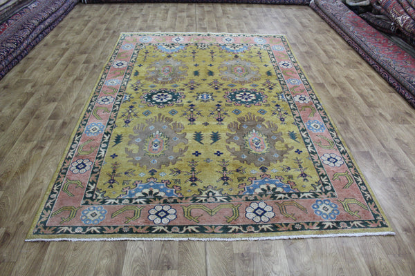 OLD PERSIAN MAHAL CARPET WITH A LARGE SCALE FLORAL DESIGN 295 X 190 CM