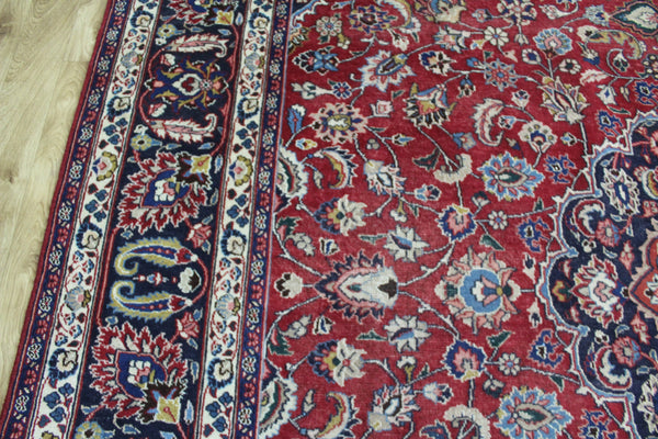 ANTIQUE PERSIAN MASHAD CARPET, ELEGANT TRADITIONAL DESIGN, SIGNED BY THE MAKER CIRCA 1920