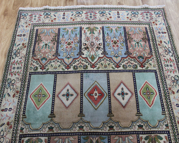 Old Handmade Persian Tabriz Rug 190 x 140 cm