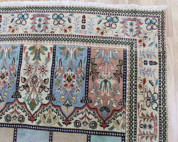 Old Handmade Persian Tabriz Rug 190 x 140 cm